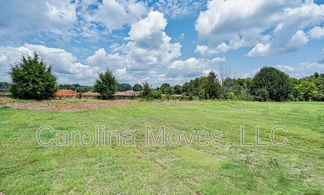 Building Photo - 523 Springtime Ln