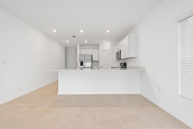 Building Photo - 4 Bedroom/2 Bath Home with WaterView in St...