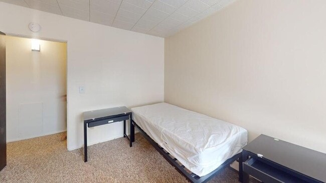 Building Photo - 912 S Forest Ave