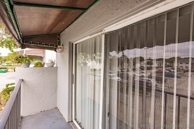 Building Photo - 1153 Lake Victoria Dr