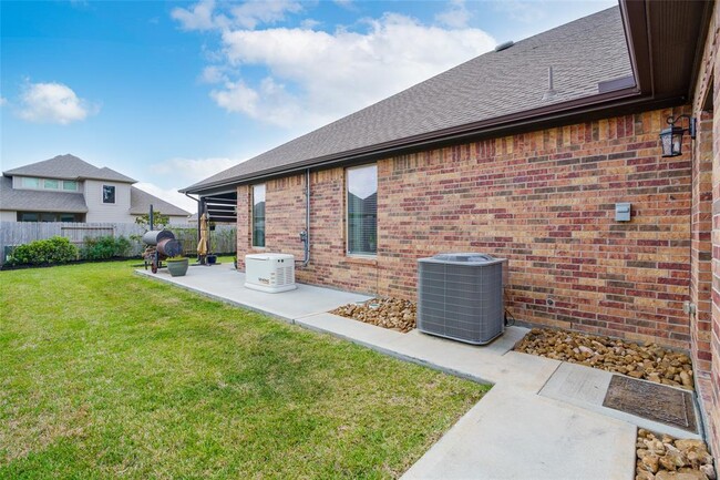 Building Photo - 31403 Raleigh Creek Dr