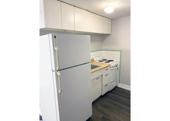 Building Photo - 362 Probasco St