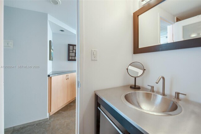 Building Photo - 1000 West Ave