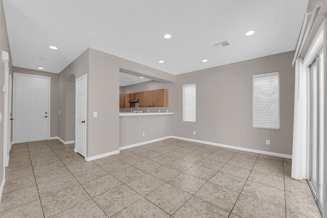 Building Photo - Large 3 bedroom, 2.5 bath house!