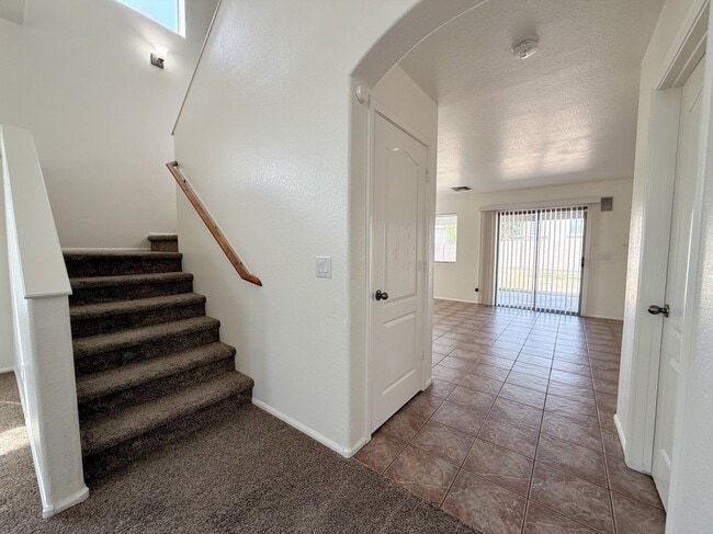 Building Photo - 4802 W Fawn Dr