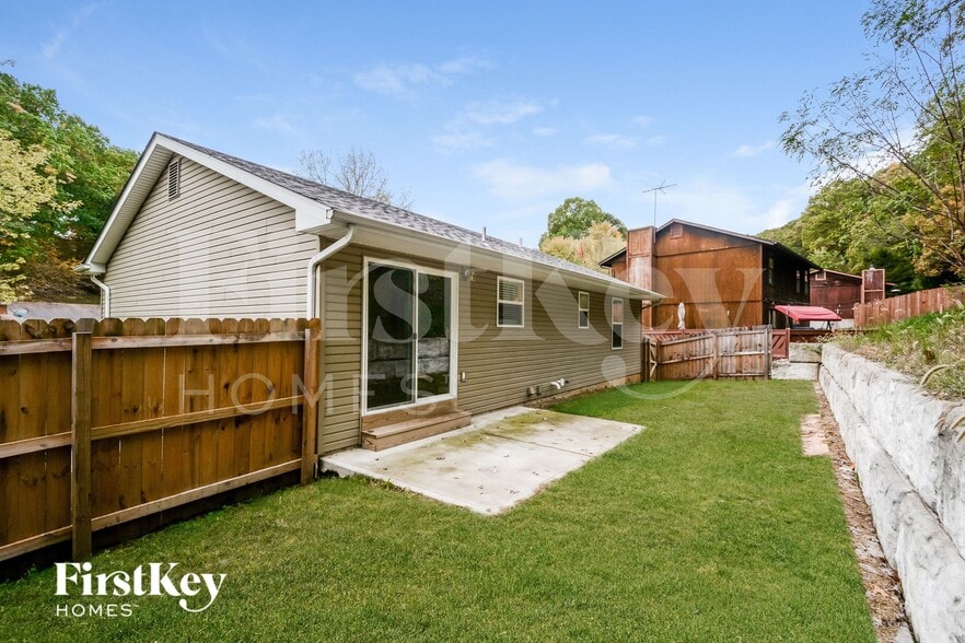 Building Photo - 1965 White Haven Dr