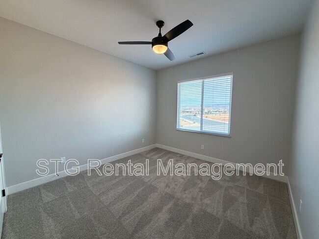 Building Photo - 577 E Hemsworth Ln