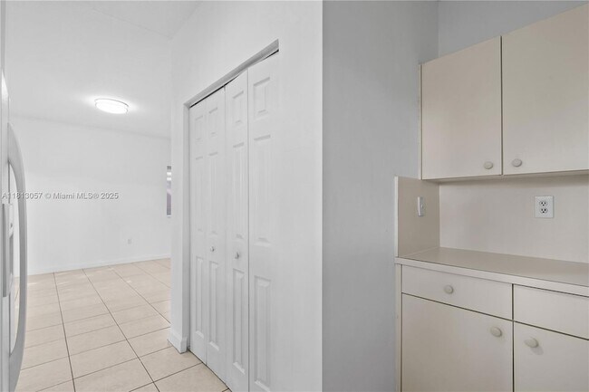 Building Photo - 1180 NE 41st Ave