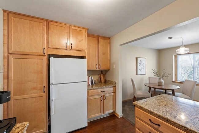 Building Photo - 304 Pondridge Cir