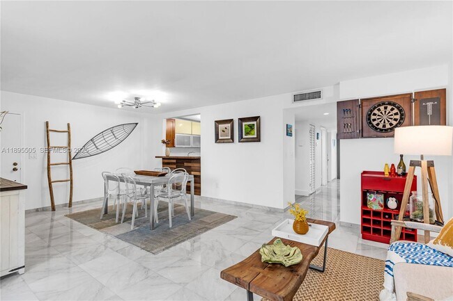 Building Photo - 5845 Collins Ave