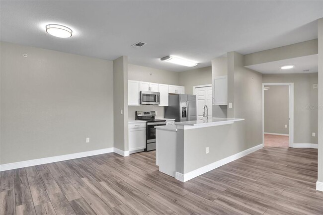 Building Photo - 5467 Vineland Rd
