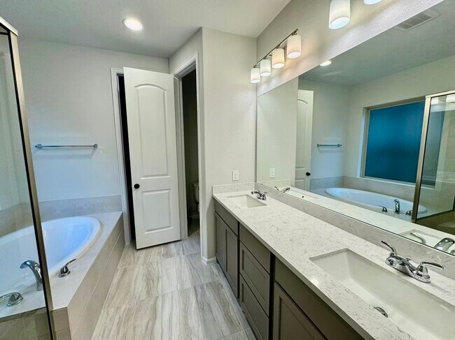 Building Photo - 10503 Shining Dawn Wy
