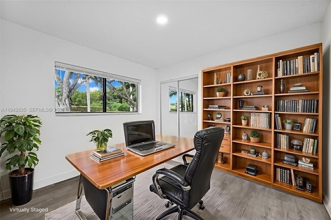 Building Photo - 453 Lakeview Dr