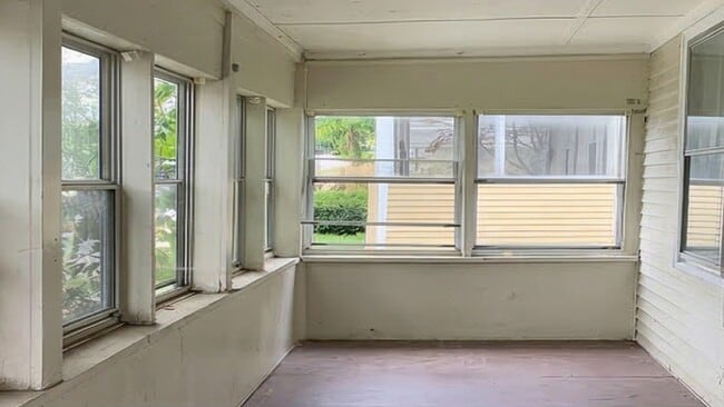 Building Photo - 4-Bed Farmhouse Minutes from UVM Campus (30 Chase St)