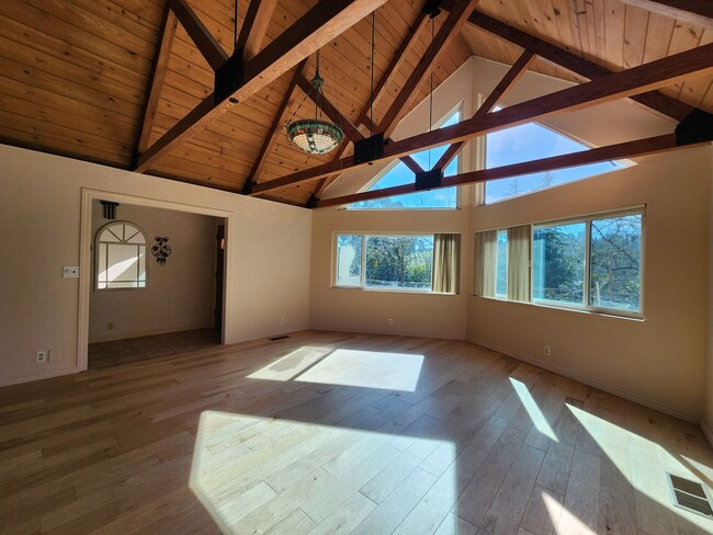 Building Photo - Country Property in Sebastopol