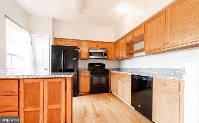 Building Photo - 42999 Edgewater St