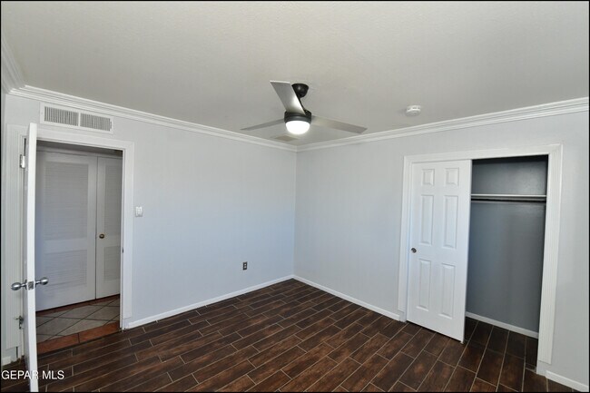 Building Photo - 415 Balboa Rd
