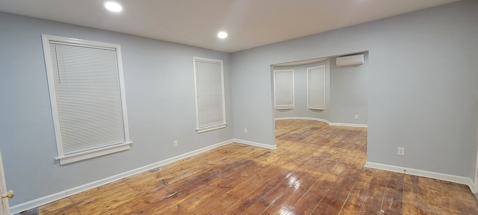 LIVING - 274 Plantation St