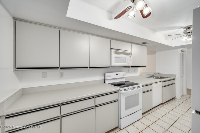 Building Photo - 105 La Costa St