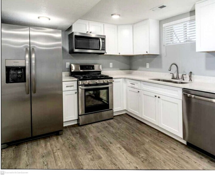 Building Photo - 825 40th St