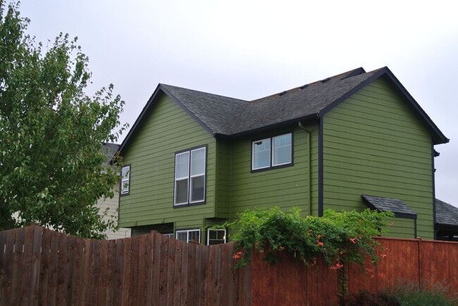 Building Photo - Spacious 3 bedroom in SE Albany
