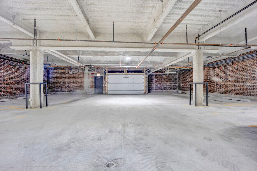 Building Photo - 4912 N Lincoln Ave