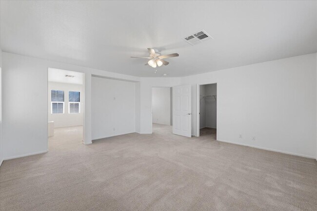 Building Photo - 920 Stable Glen Dr