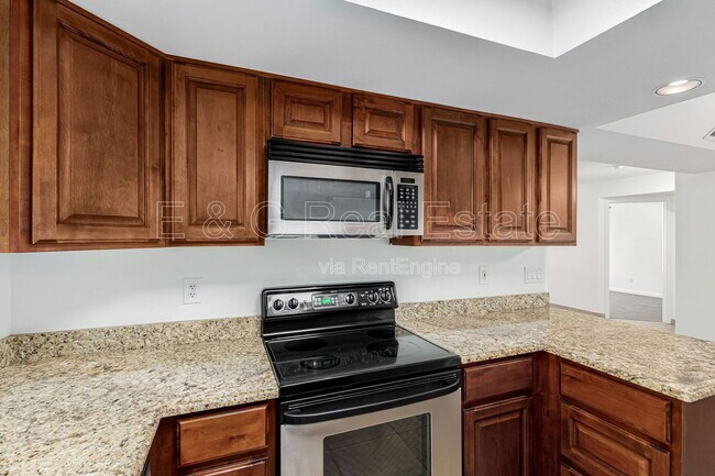 Building Photo - 1905 E University Dr