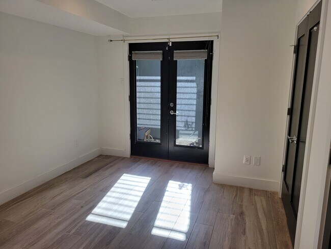 Building Photo - 724 Taylor St NW