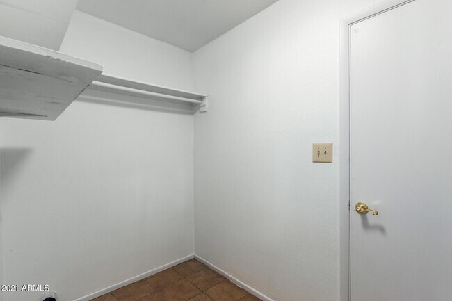 Building Photo - 5138 W Desert Cove Ave