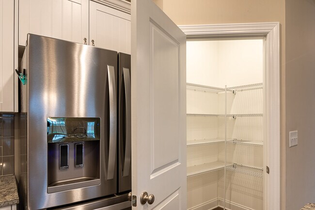 Building Photo - 453 Arrowwood Dr