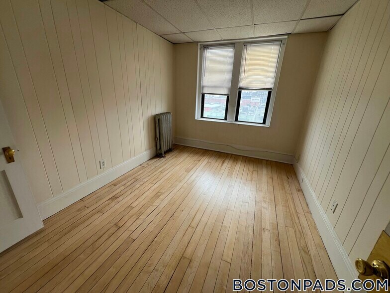 Building Photo - 437 Cambridge St