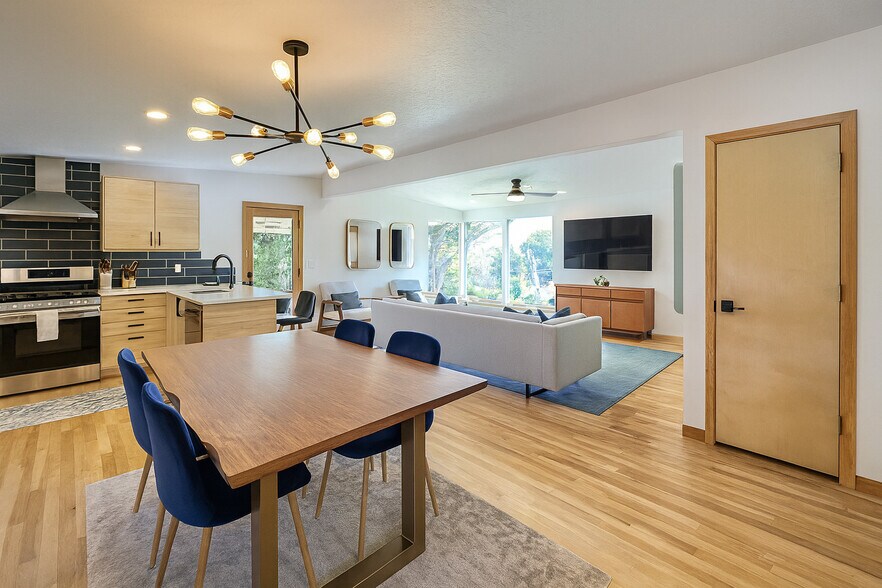 Building Photo - 3909 W Normandie Dr
