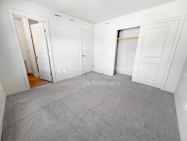 Building Photo - 2304 E Spice Lp