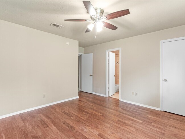 Building Photo - 9811 Charter Ridge Dr