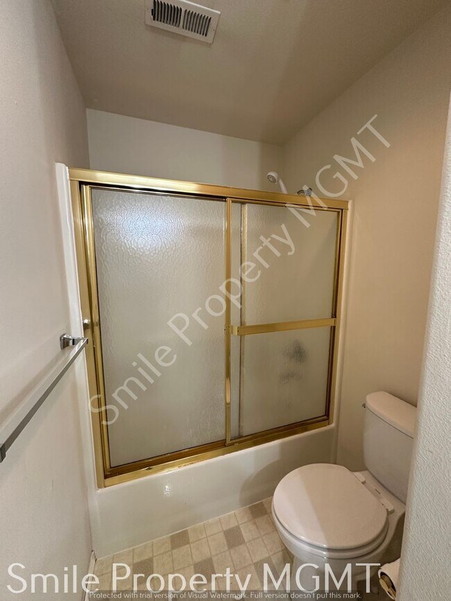 Building Photo - single house