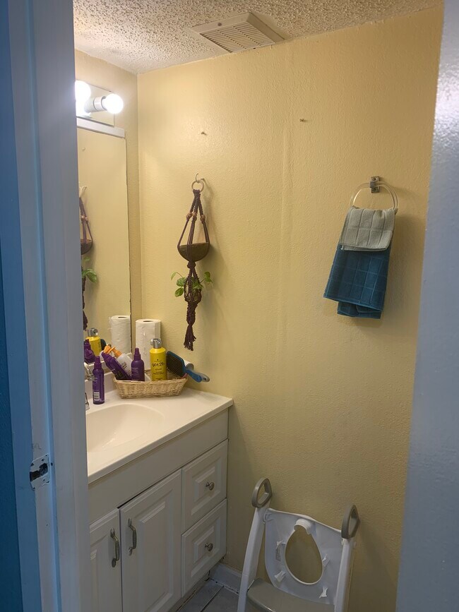 Building Photo - 5060 Downing St