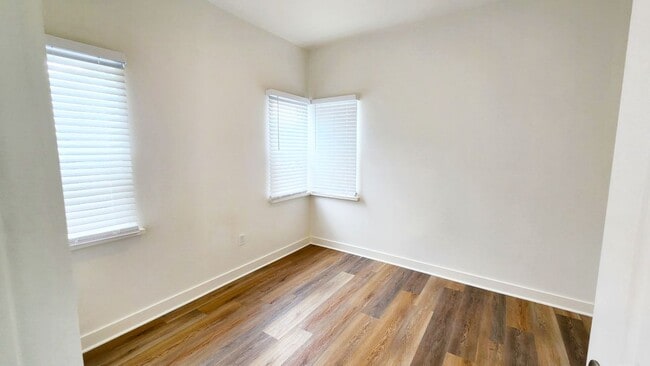 Building Photo - 636 N Orange Dr