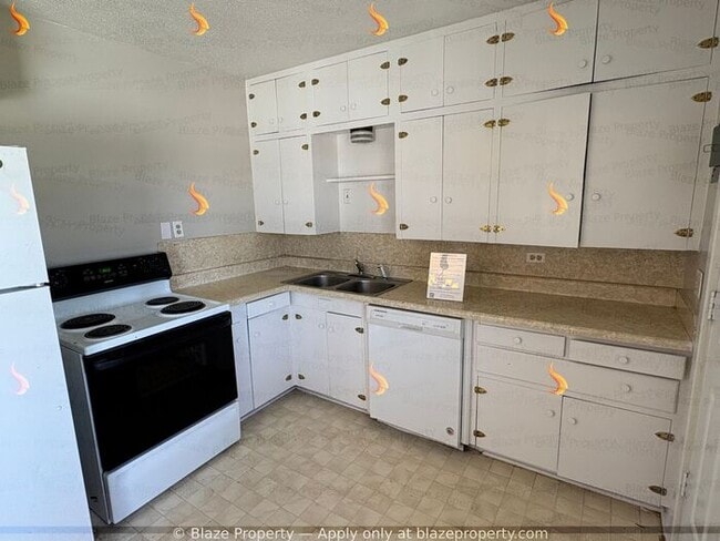 Building Photo - For Rent: 2 Bed | 1 Bath Home