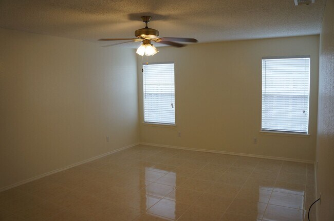 Building Photo - 8000 Summer Sun Dr