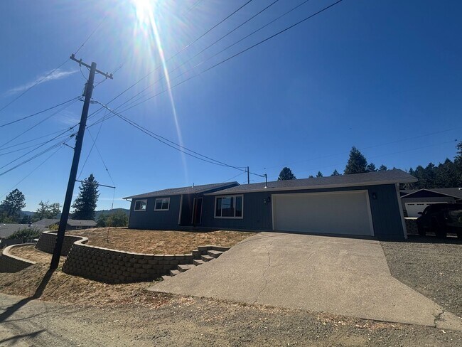 Building Photo - 535 Oak Terrace