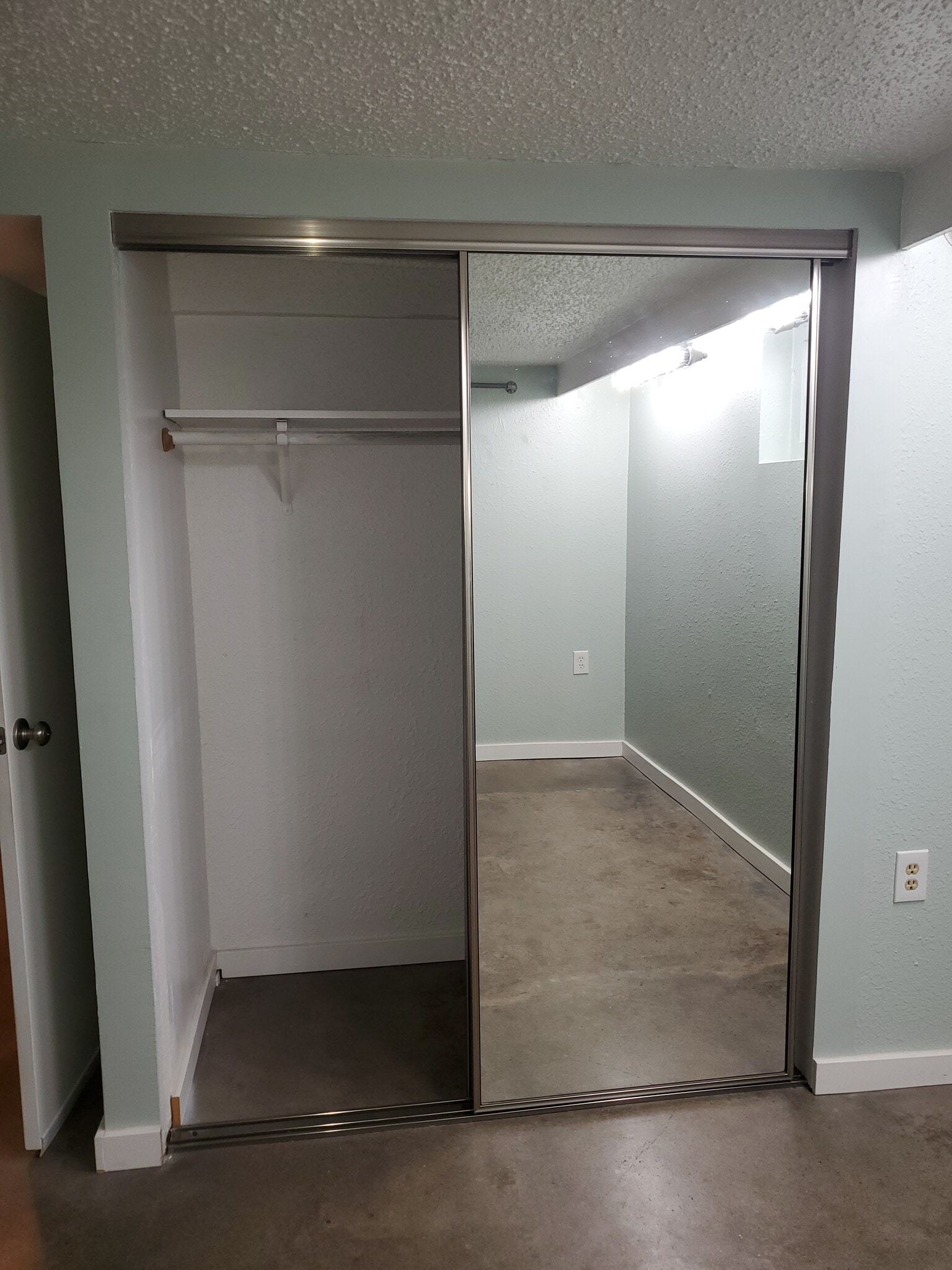 Closet bedroom 2 - 1867 SW 14th Ave