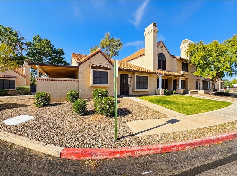 Primary Photo - 921 W University Dr