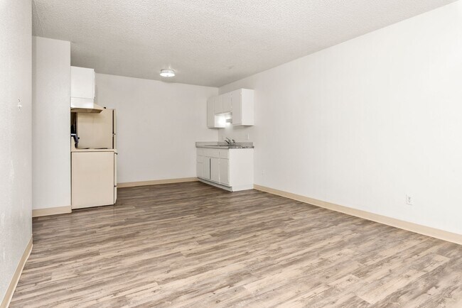 Building Photo - 3611 E San Miguel St