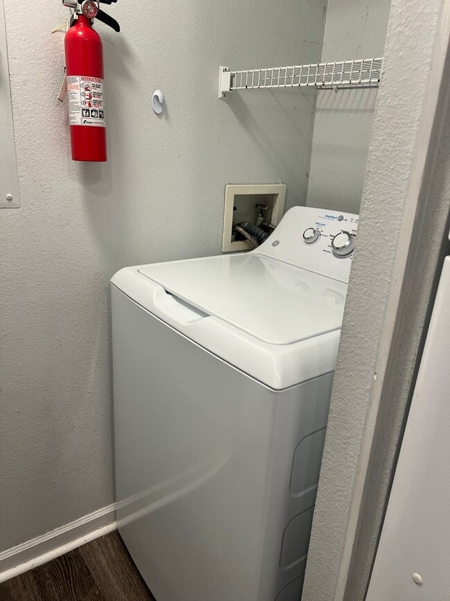 Building Photo - Great first floor unit at  Plantation Point