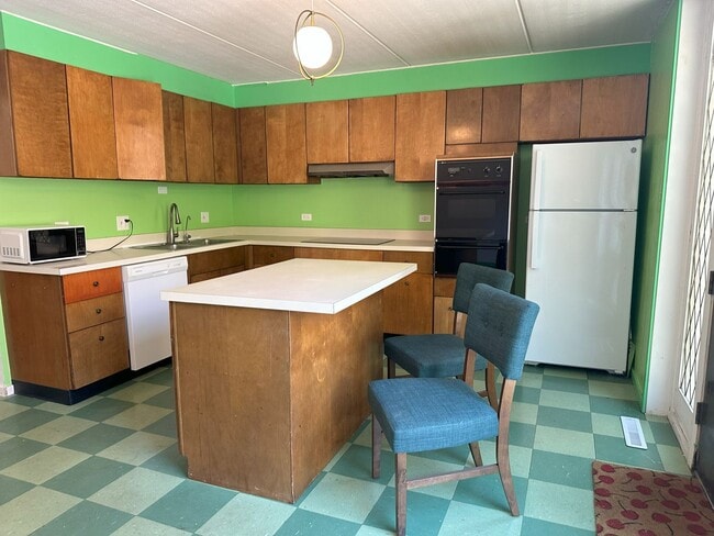 Building Photo - Hyde Park Town-House for Rent