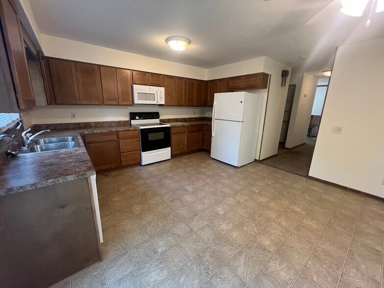 Building Photo - 7313 Farmington Way