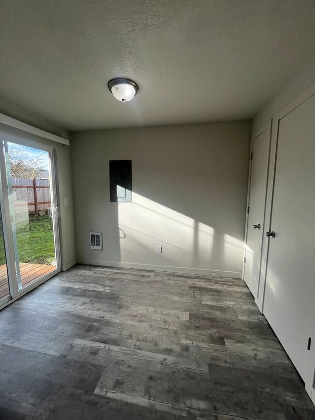 Building Photo - 1-Bedroom 1-Bathroom apartment in Cottage Grove