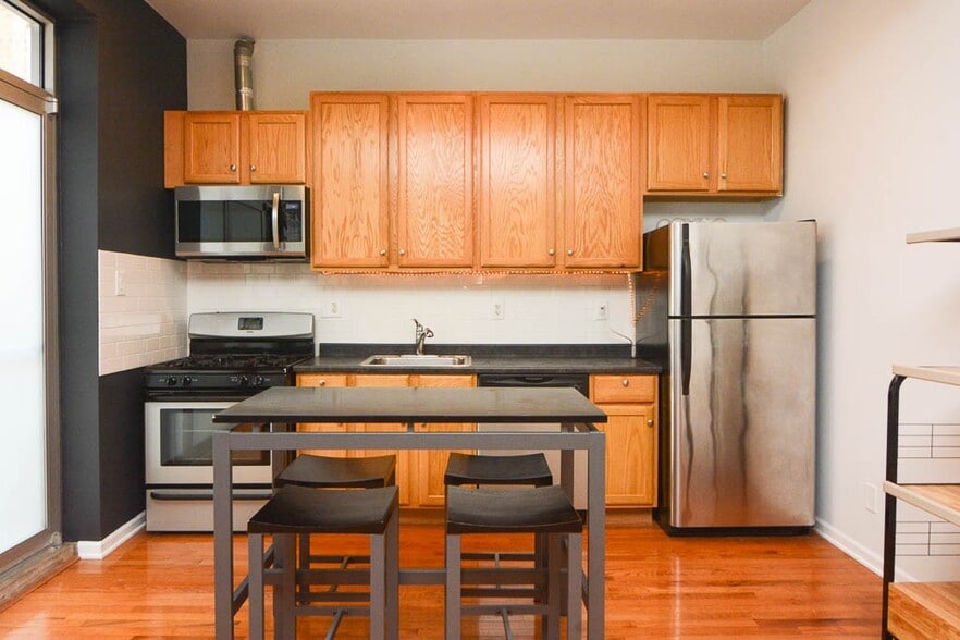 Building Photo - 1450 W Blackhawk St