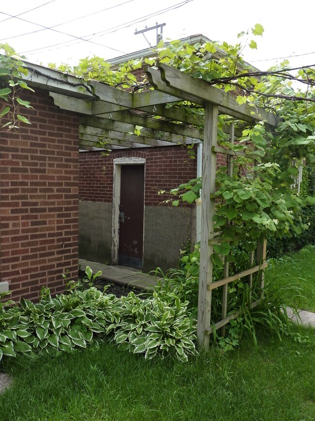 Building Photo - 4037 N Long Ave